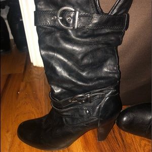 Black boots with heel